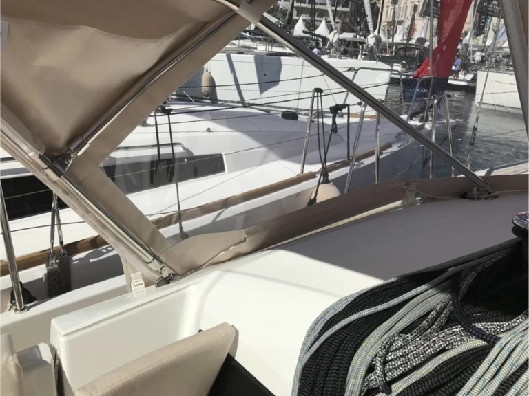 Pronajmout si Jeanneau Sun Odyssey 440 v Alimos