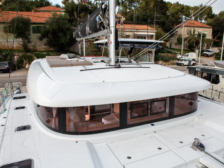 Lagoon Lagoon 42 jednotlivci a charterové společnosti v Rogač