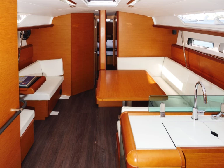 Pronájem jachty v Rogač -Jeanneau Sun Odyssey 449 na Samboatu