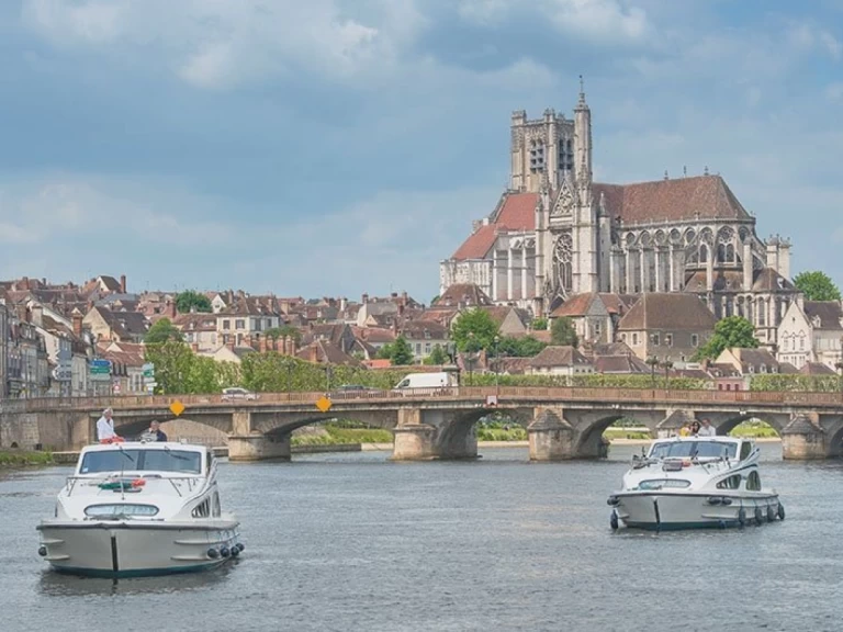 Pronájem Říční loď Comfort s licencí