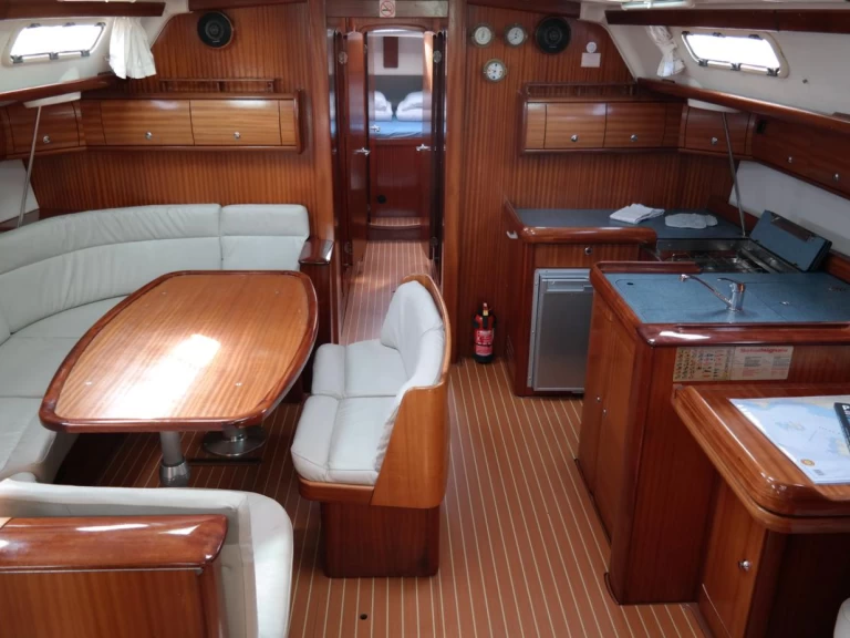 Bavaria Bavaria 49 jednotlivci a charterové společnosti v Gouvia