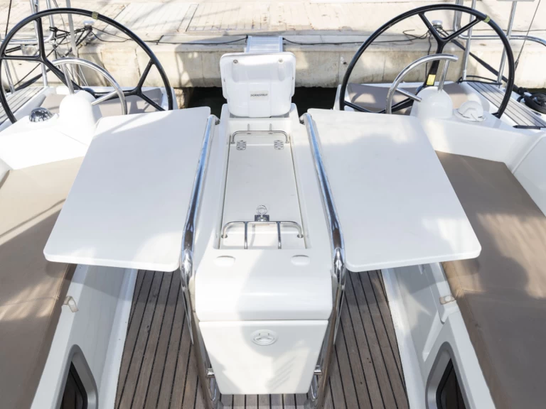 Pronájem Plachetnice Jeanneau s licencí