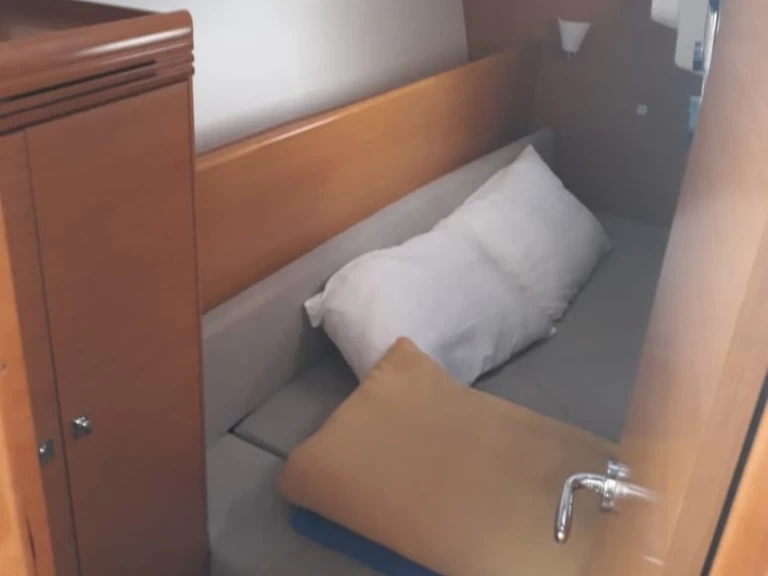 Pronajmout si Jeanneau Sun Odyssey 33i v Gouvia