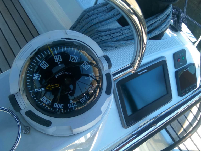 Pronájem Plachetnice Jeanneau s licencí