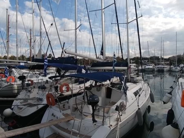 Jeanneau Sun Odyssey 36i jednotlivci a charterové společnosti v Eleusis