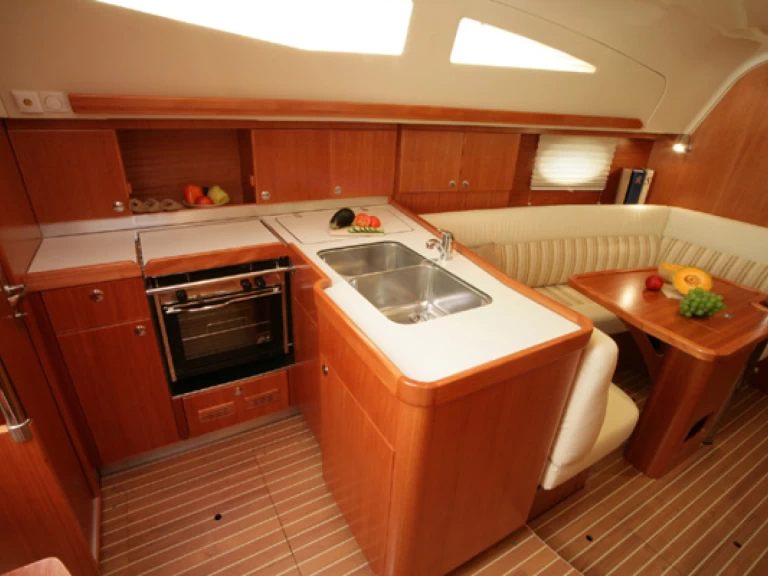 Pronajmout si Elan Impression 344 v Primošten 