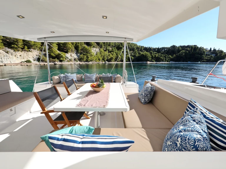 Pronajmout Katamarán se skipperem či ne Bali v Donji Seget