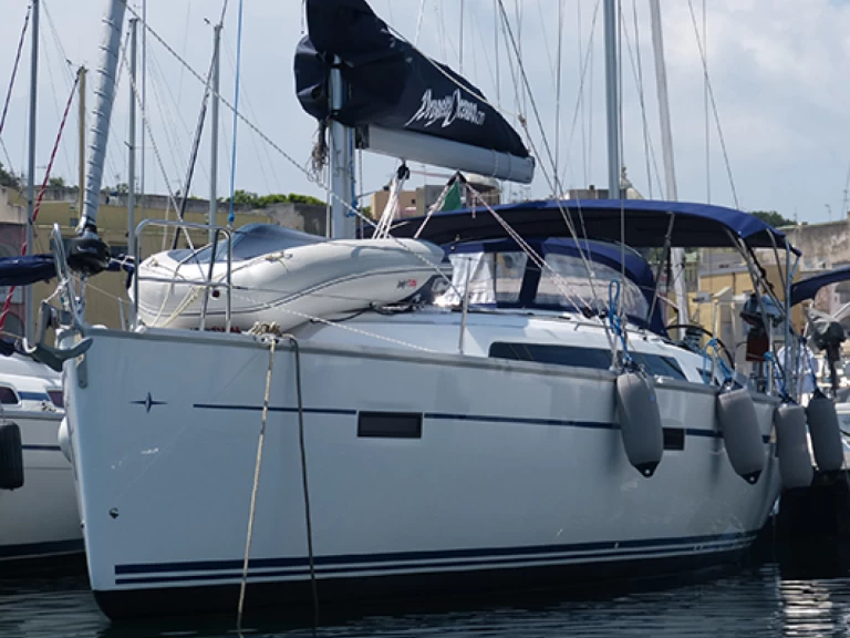 Bavaria Cruiser 41 jednotlivci a charterové společnosti v Procida