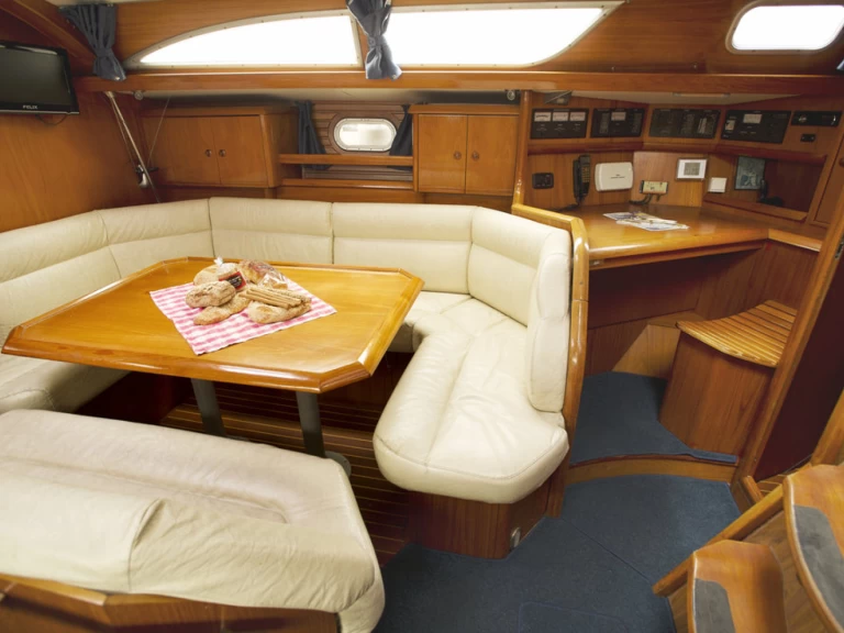 Pronájem Plachetnice Jeanneau s licencí