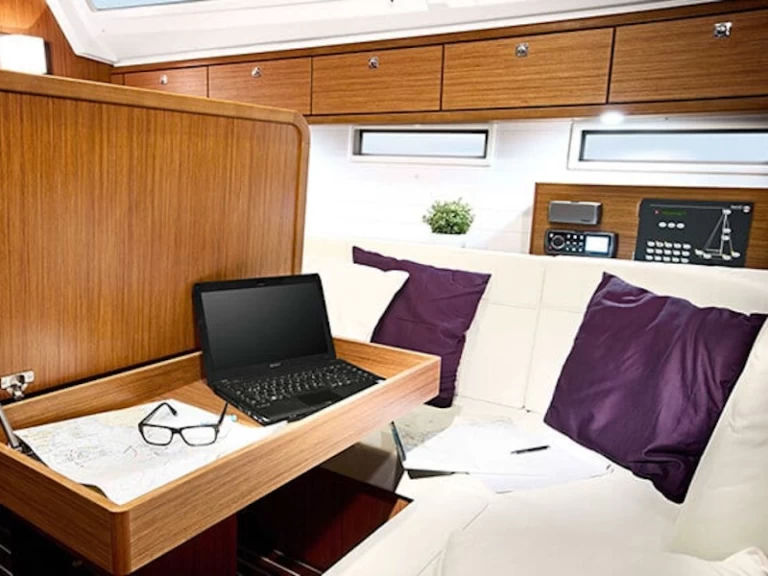 Pronájem lodi Nikiána lákavé ceny Bavaria 46