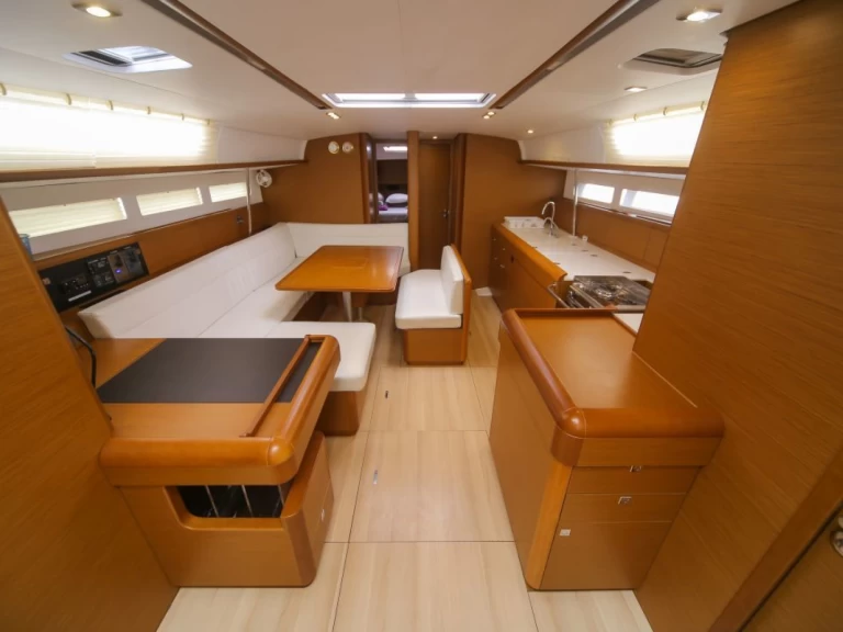 Pronájem Plachetnice Jeanneau s licencí