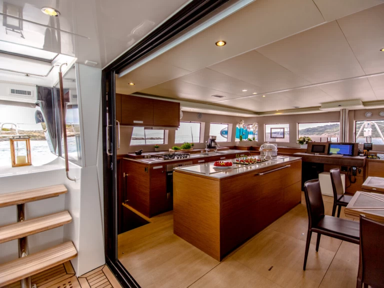 Katamarán k pronájmu v Elliniko  za nejlepší cenu