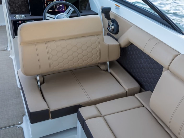 Pronájem Motorová loď Sea Ray s licencí