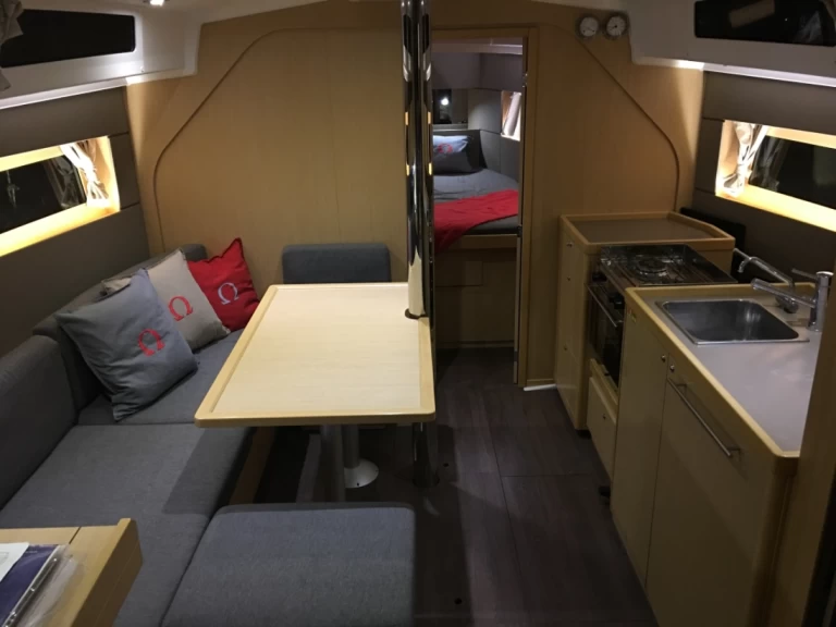 Bénéteau Oceanis 38 jednotlivci a charterové společnosti v Biograd Na Moru