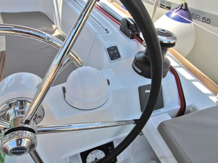 Pronájem Plachetnice Jeanneau s licencí