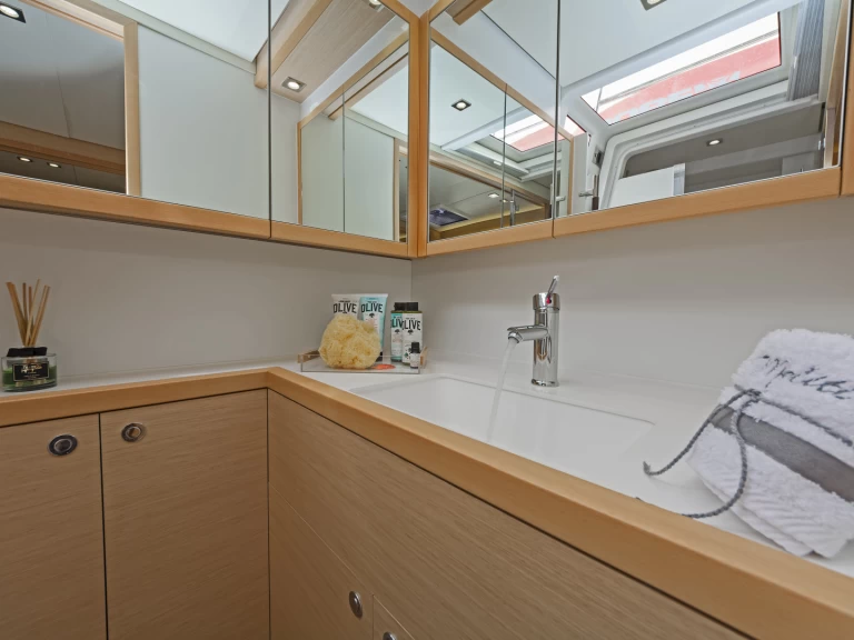 Pronájem Katamarán Lagoon s licencí