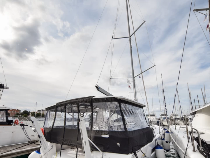 Pronajmout si Jeanneau Sun Loft 47 v Zadar