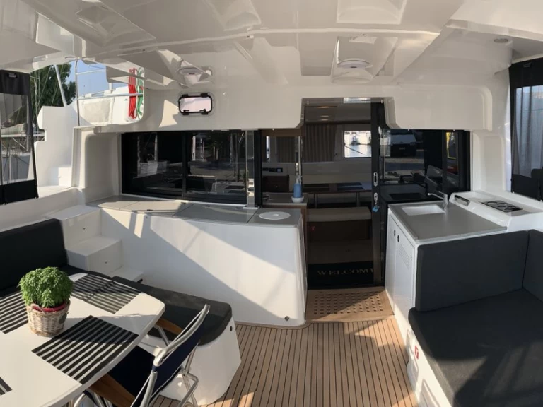 Pronájem lodi Lagoon Lagoon 46 v Alimos na Samboatu