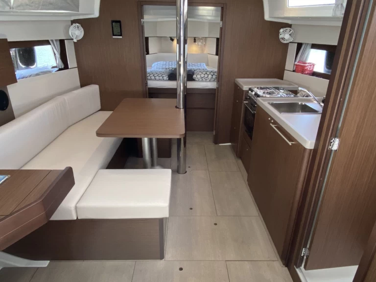 Pronajmout Plachetnice se skipperem či ne Bénéteau v Pula