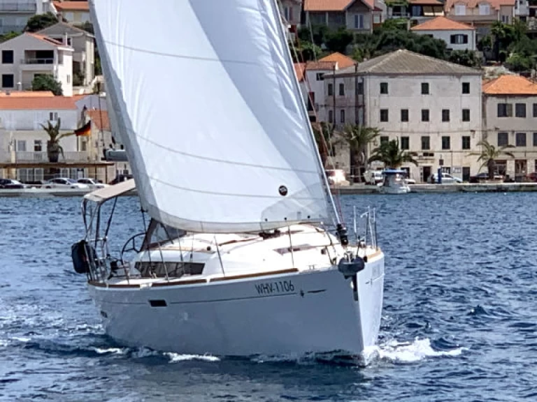 Pronájem lodi Jeanneau Sun Odyssey 389 v Rogoznica na Samboatu
