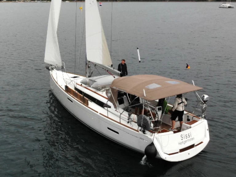Jeanneau Sun Odyssey 389 jednotlivci a charterové společnosti v Punat