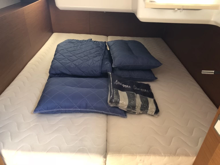 Pronajmout si Jeanneau Sun Odyssey 440 v Lefkáda
