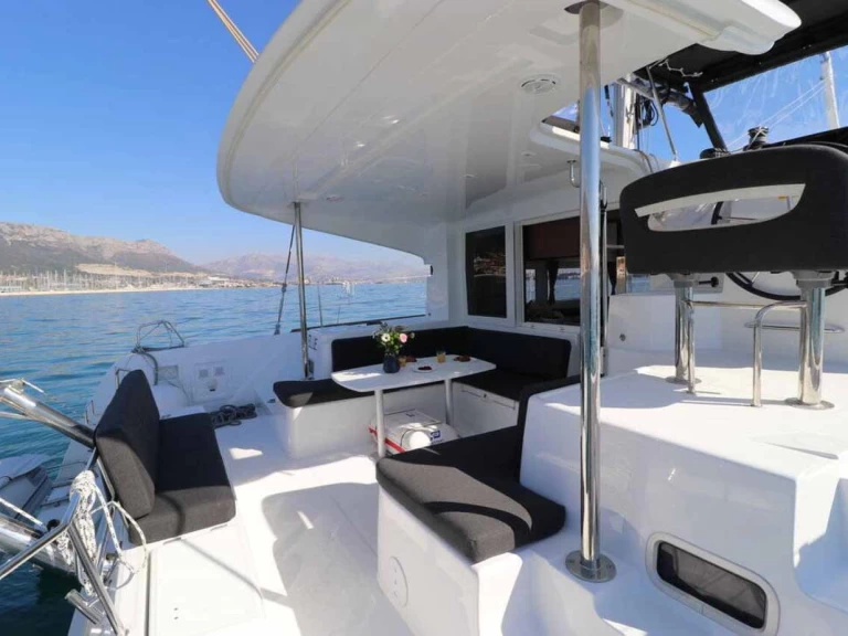 Pronájem lodi Lagoon Lagoon 40 v Pula na Samboatu