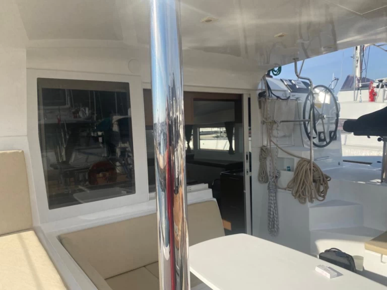 Lagoon Lagoon 40 jednotlivci a charterové společnosti v Salerno