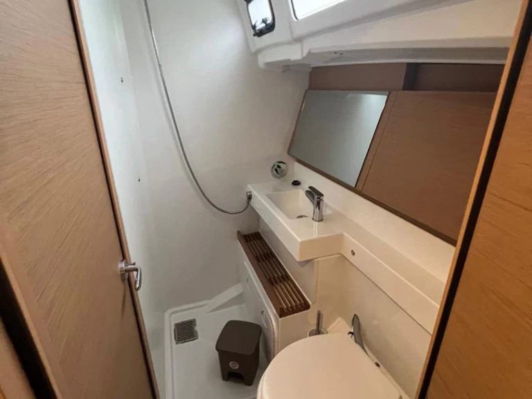 Pronájem Plachetnice Jeanneau s licencí