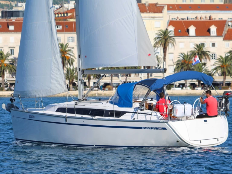 Bavaria Cruiser 34 jednotlivci a charterové společnosti v Split