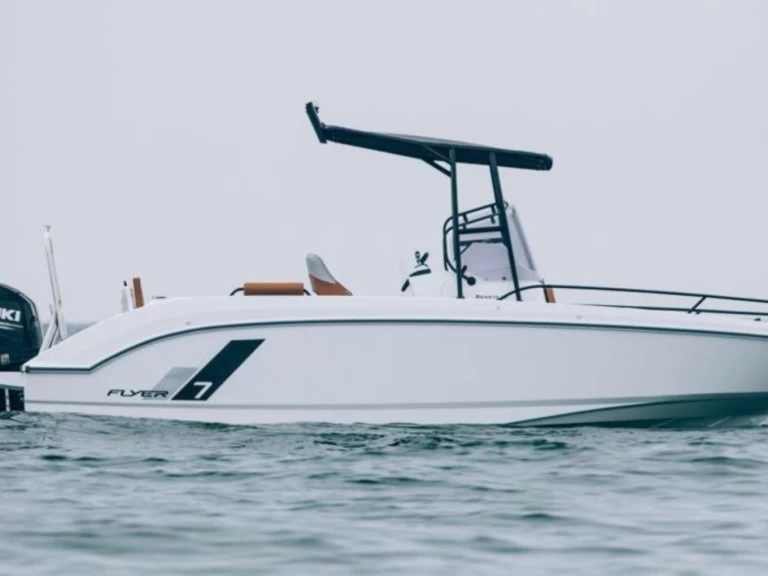 Pronájem lodi Cavalaire-sur-Mer lákavé ceny Flyer 7