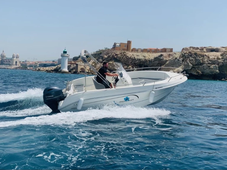 Pronájem Motorová loď Pacific Craft s licencí