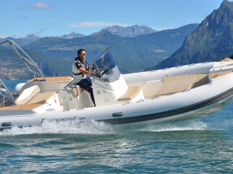 Pronajmout si Capelli Tempest 700 v Marseille