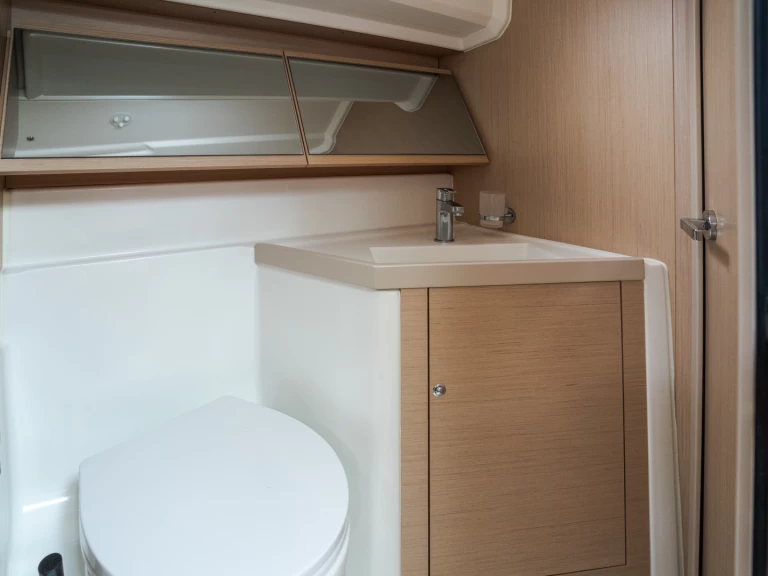 Pronajmout si Bénéteau Oceanis 40.1 v Castiglioncello