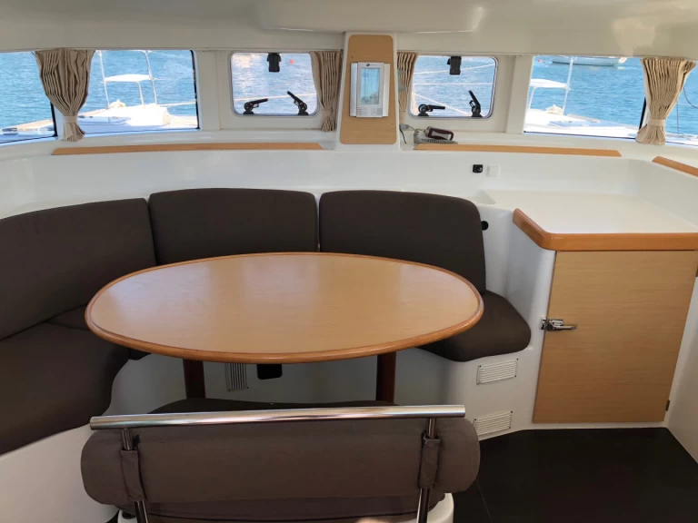 Lagoon Lagoon 380 S2 jednotlivci a charterové společnosti v Gouvia