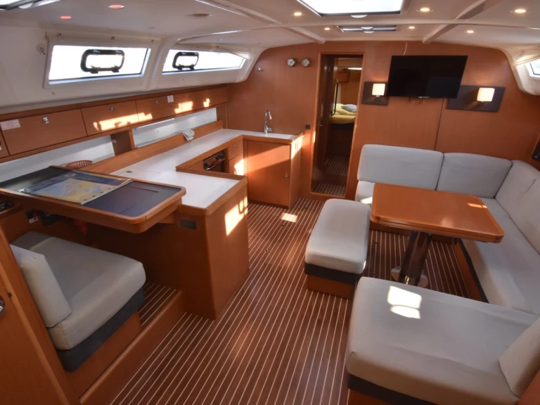 Pronajmout Plachetnice se skipperem či ne Bavaria v Punat