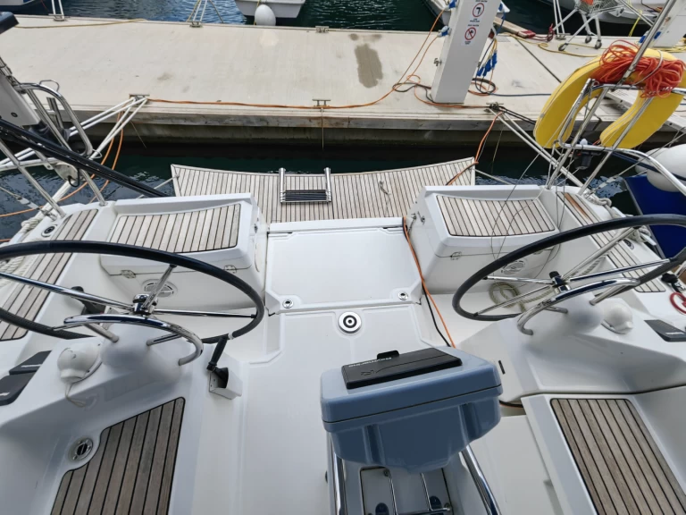 Pronájem jachty v Mali Lošinj -Jeanneau Sun Odyssey 389 na Samboatu