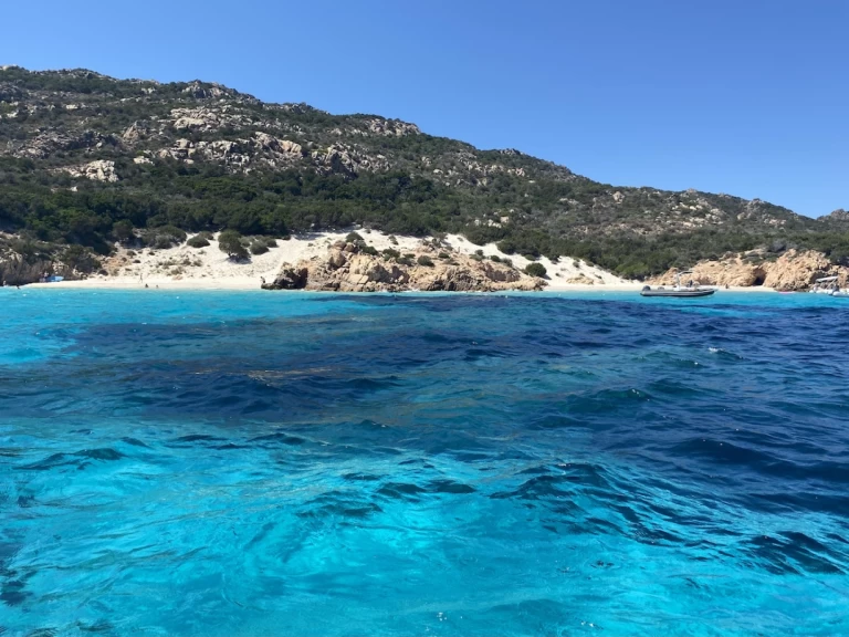 Pronájem lodi La Maddalena lákavé ceny 33 GTO SPORT