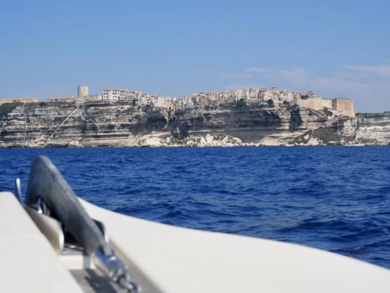 Pronajmout si Bwa 33 GTO SPORT v La Maddalena