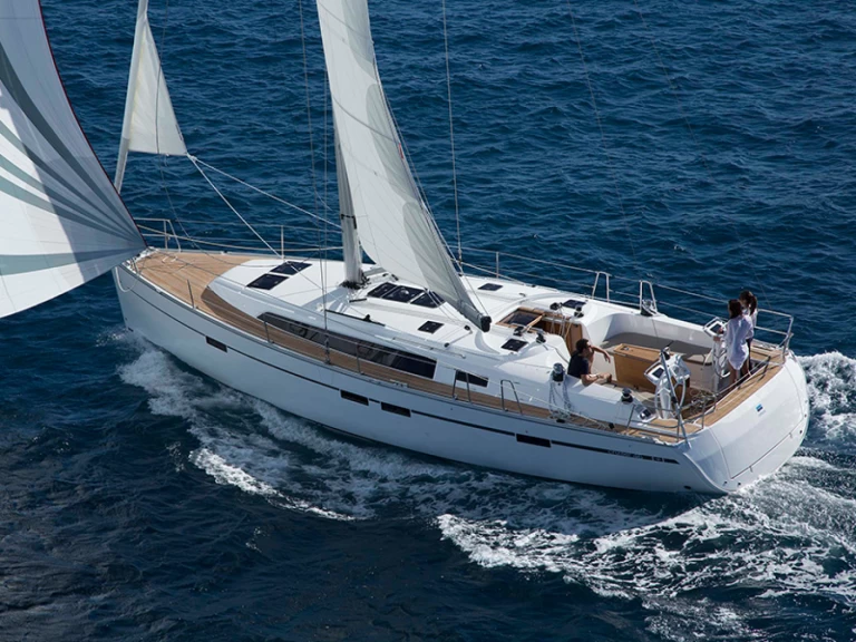 Bavaria Cruiser 46 jednotlivci a charterové společnosti v Alimos