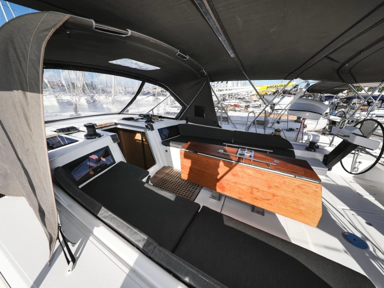 Pronájem jachty v Vodice -Dufour Dufour 530 na Samboatu