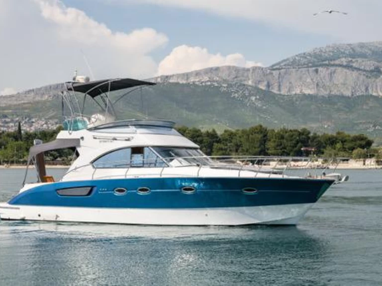 Pronájem Motorová loď Bénéteau s licencí