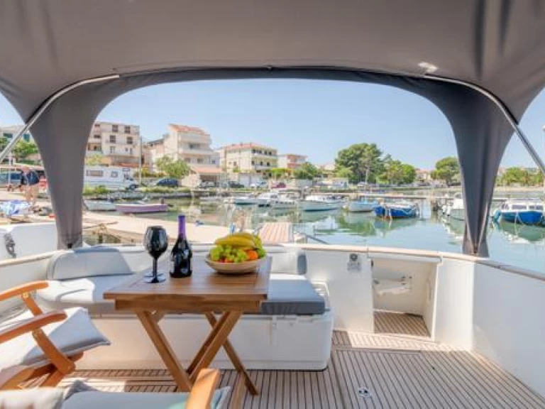 Bénéteau Antares 12 Cruising jednotlivci a charterové společnosti v Split