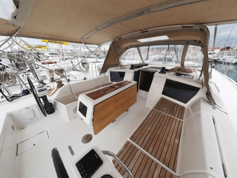 Dufour Dufour 430 Grand Large jednotlivci a charterové společnosti v Šibenik 