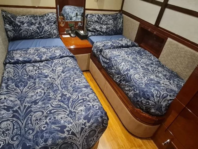 Pronajmout Jachta se skipperem či ne de bris italian v Dubai Marina