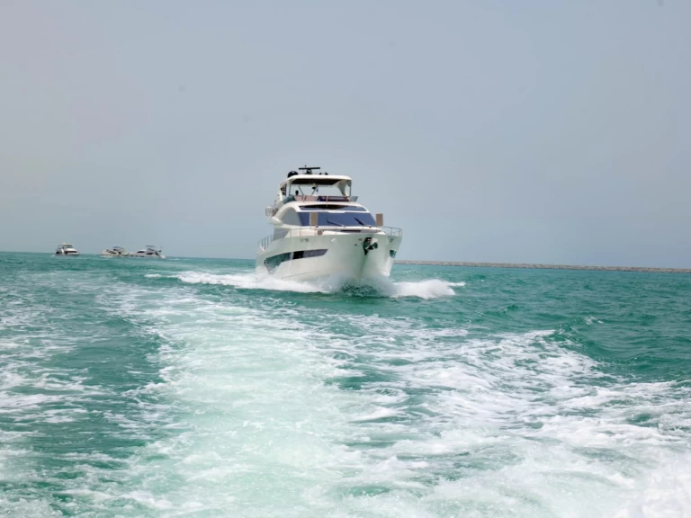 Pronájem lodi Dubai Marina lákavé ceny Galeon 260