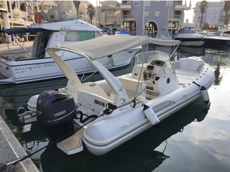 Pronajmout si Nuova Jolly Prince 25 v Les Salins d'Hyères