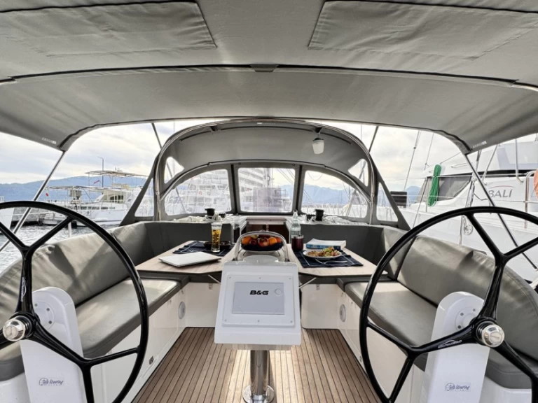 Bavaria Bavaria C42 jednotlivci a charterové společnosti v Marmaris