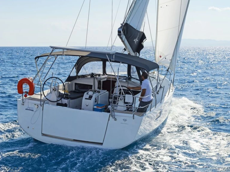 Pronajmout si Jeanneau Sun Odyssey 440 v Lefkáda