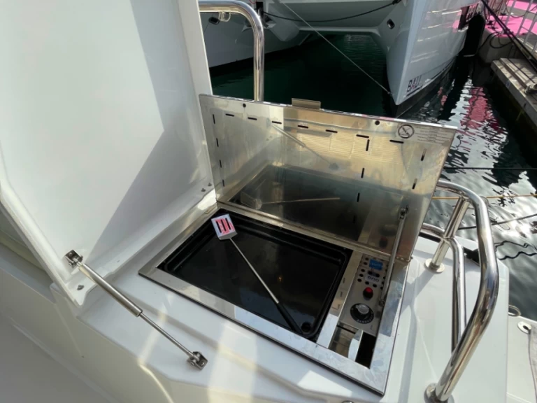 Pronájem lodi Bali Bali Catsmart v Pirovac na Samboatu